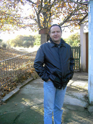 Fernando M�ndez, propietario da granxa Casa Ernesto, parroquia de Antas, Antas de Ulla